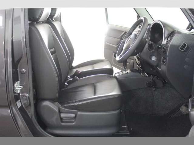 Used Suzuki Jimny, Cross Adventure, Automatic Transmission, 2010 Model, Silver color photo: interior view
