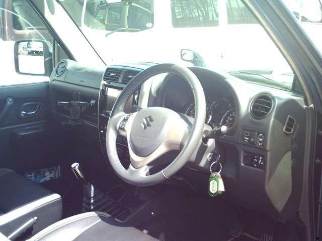 Used Suzuki Jimny, Cross Adventure, Manual Transmission, 2015 Model, Blue color photo: interior view