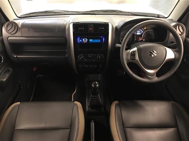 Used Suzuki Jimny, Land Venture, Manual Transmission, 2014 Model, White Pearl color photo: interior view