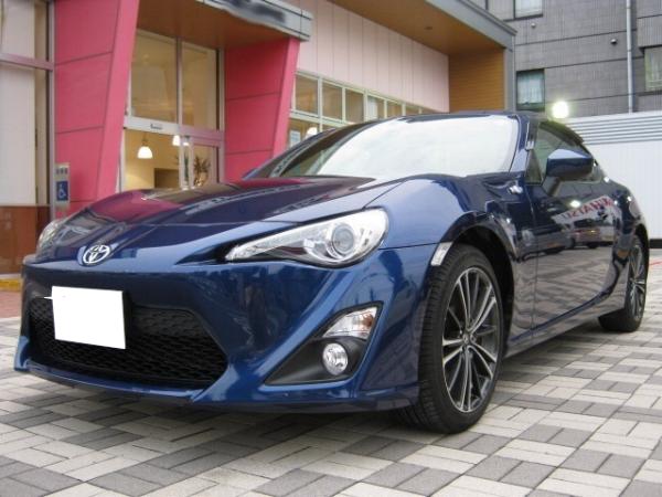 Used Toyota 86 Blue body color 2012 model photo: Front view