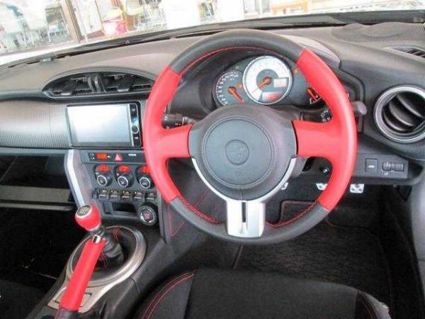 Used Toyota 86 Blue body color 2012 model photo: Interior view
