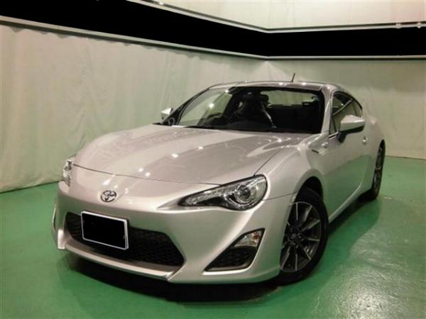 Used Toyota 86 Silver body color 2012 model photo: Front view