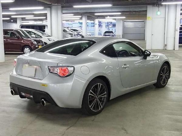 Used Toyota 86 Silver body color 2012 model photo: Rear view