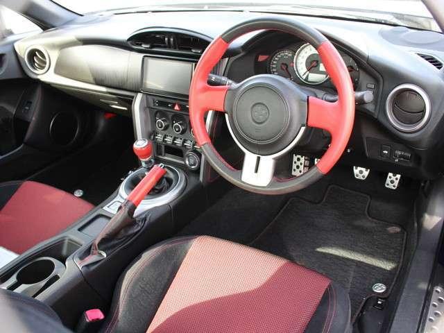 Used Toyota 86 Blue body color 2013 model photo: Interior view