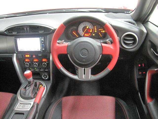 Used Toyota 86 Red body color 2013 model photo: Interior view