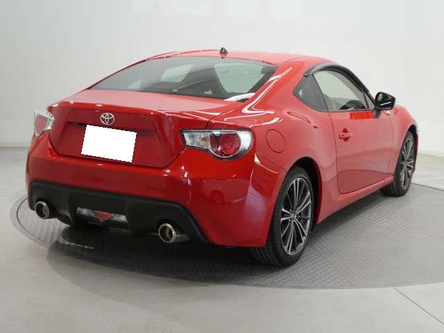 Used Toyota 86 Red body color 2013 model photo: Back view
