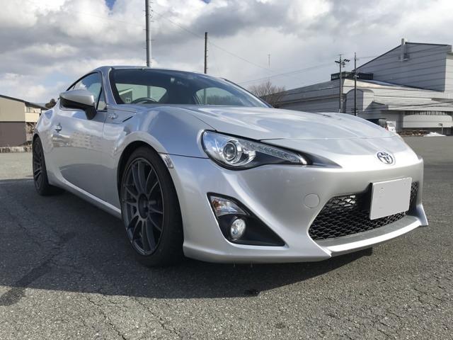 Used Toyota 86 Silver body color 2013 model photo: Front view