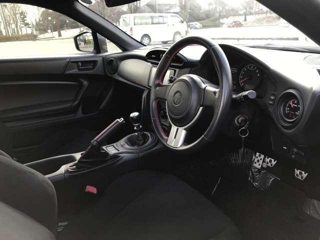 Used Toyota 86 Silver body color 2013 model photo: Interior view