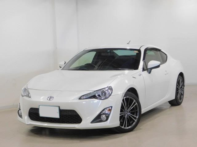 Used Toyota 86 White Pearl body color 2013 model photo: Front view