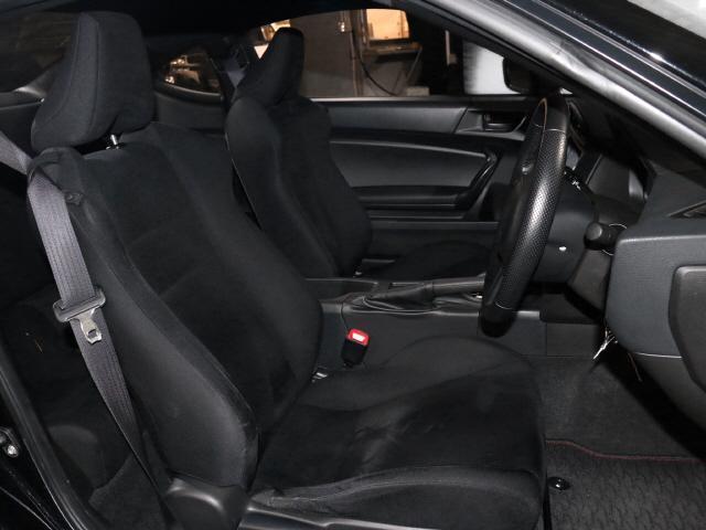 Used Toyota 86 Black body color 2014 model photo: Interior view