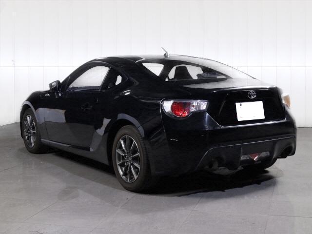 Used Toyota 86 Black body color 2014 model photo: Back view