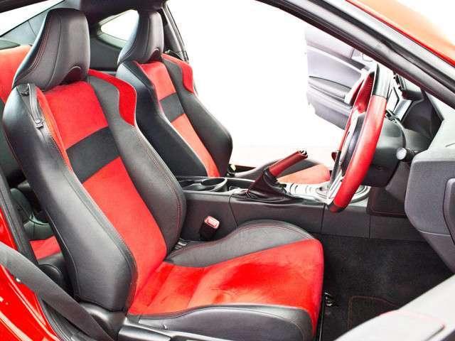 Used Toyota 86 Red body color 2014 model photo: Interior view