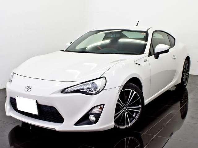 Used Toyota 86 White Pearl body color 2014 model photo: Front view