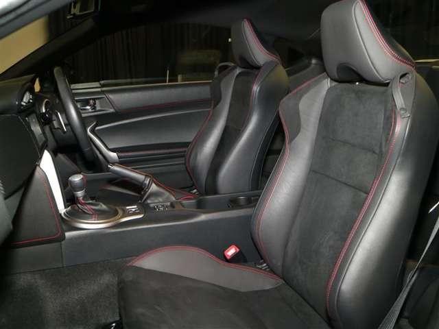 Used Toyota 86 Black body color 2015 model photo: Interior view