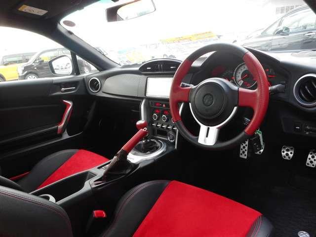 Used Toyota 86 Blue body color 2015 model photo: Interior view
