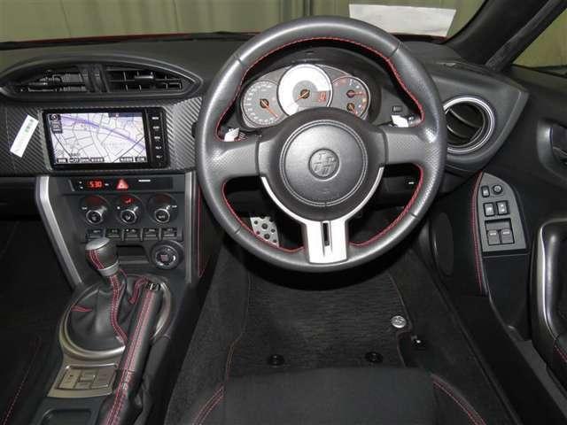 Used Toyota 86 Red body color 2015 model photo: Interior view