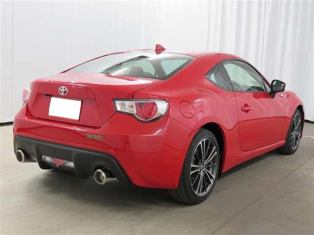 Used Toyota 86 Red body color 2015 model photo: Back view