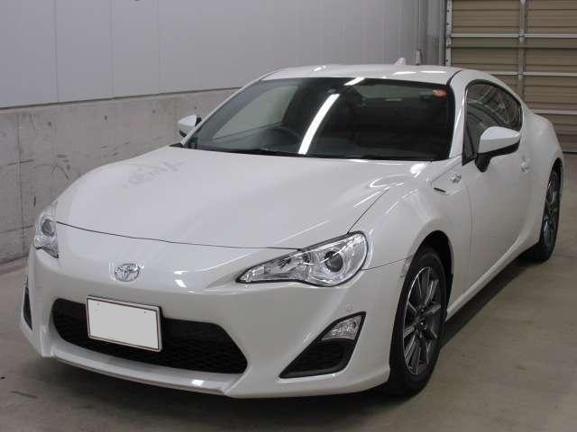 Used Toyota 86 White Pearl body color 2015 model photo: Front view