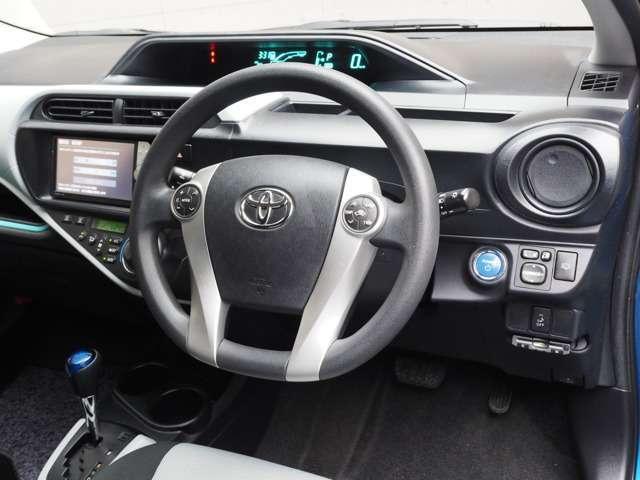 Toyota Aqua used car 2012 model Blue color photo: Cockpit view (Driver view)