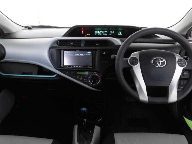 Toyota Aqua used car 2012 model Gray color photo: Cockpit view (Driver view)