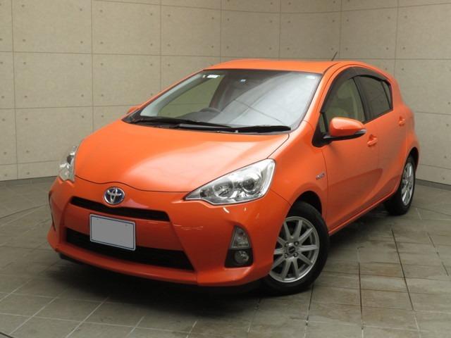 Toyota Aqua used car 2012 model Orange color photo: Front view