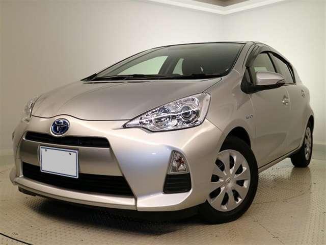 Toyota Aqua used car 2012 model Silver color photo: Front view
