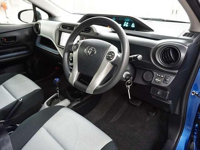 Toyota Aqua used car 2013 model Blue color photo: Cockpit view (Driver view)