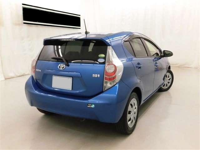 Toyota Aqua used car 2013 model Blue color photo: Back view (Rear view)