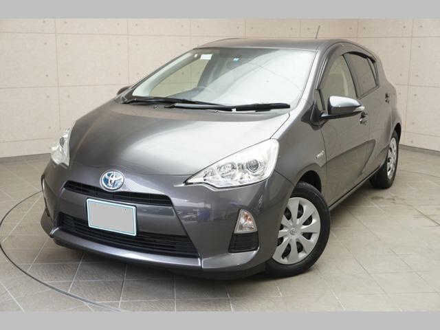 Toyota Aqua used car 2013 model Gray color photo: Front view