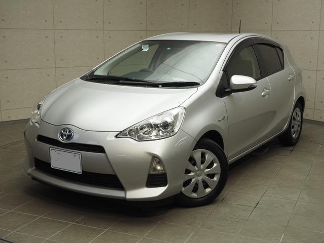 Toyota Aqua used car 2013 model Silver color photo: Front view