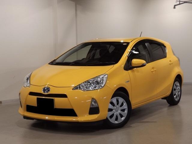 Toyota Aqua used car 2013 model Yellow color photo: Front view