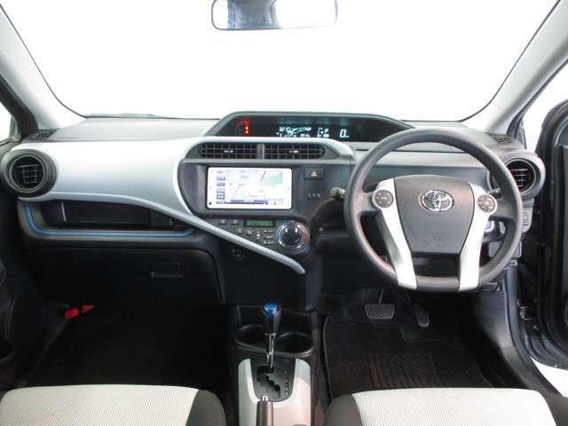 Toyota Aqua used car 2014 model Gray color photo: Cockpit view (Driver view)
