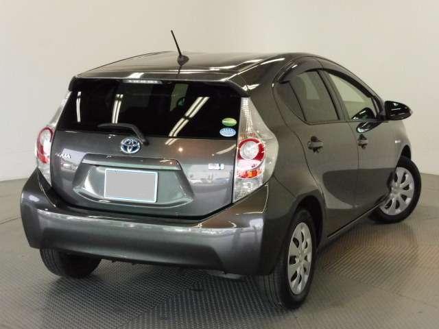 Toyota Aqua used car 2014 model Gray color photo: Back view (Rear view)