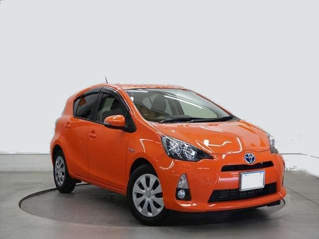 Toyota Aqua used car 2014 model Orange color photo: Front view