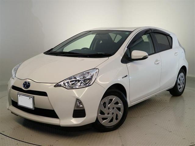 Toyota Aqua used car 2014 model Pearl White color photo: Front view