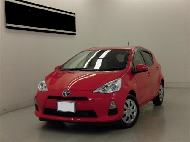 Toyota Aqua used car 2014 model Red color photo: Front view