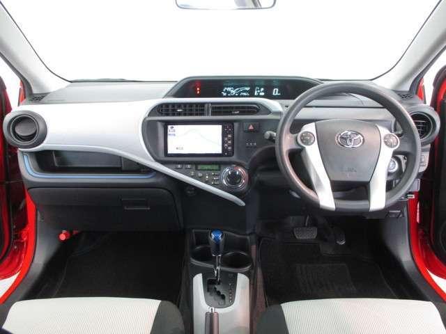 Toyota Aqua used car 2014 model Red color photo: Cockpit view (Driver view)