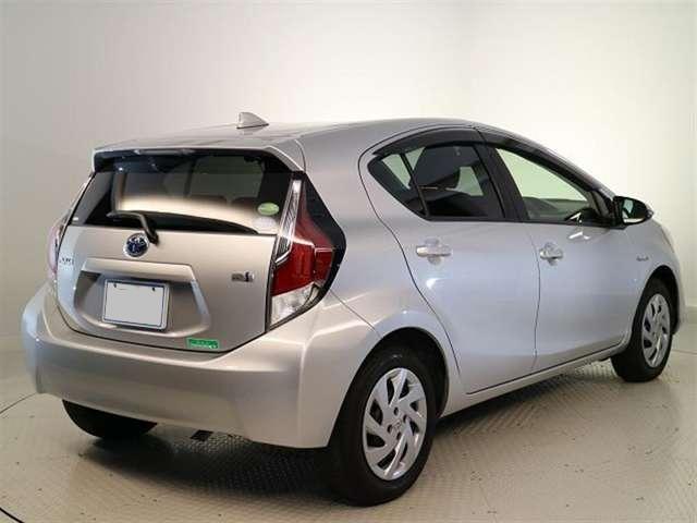 Toyota Aqua used car 2014 model Silver color photo: Back view (Rear view)