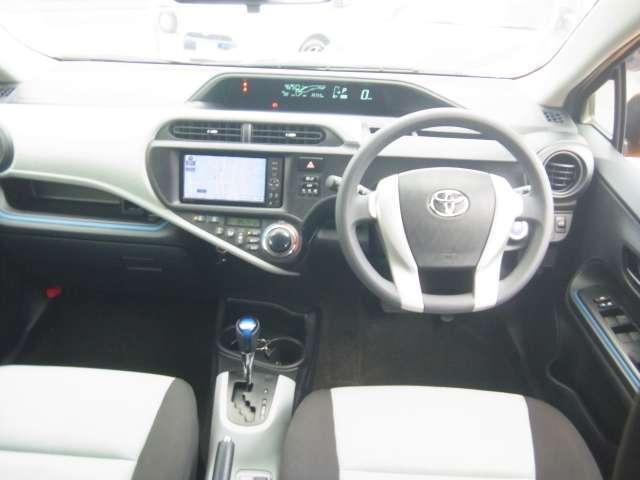 Toyota Aqua used car 2014 model Yellow color photo: Cockpit view (Driver view)