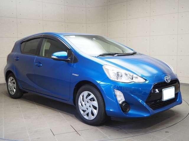 Used Toyota Aqua 2015 model Blue color photo: Front view