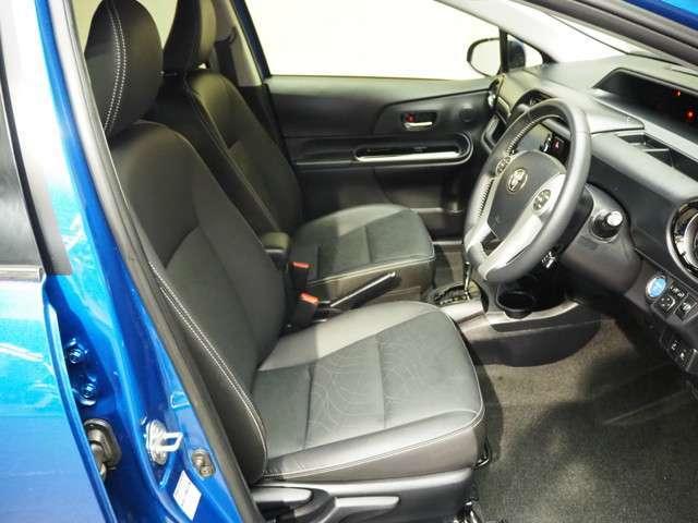 Used Toyota Aqua 2015 model Blue color photo: interior view
