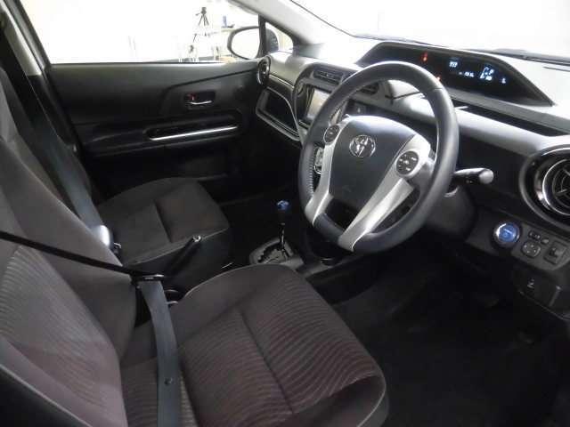 Used Toyota Aqua 2015 model Silver color photo: interior view