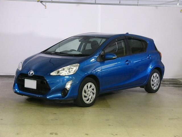 Used Toyota Aqua 2016 model Blue color photo: Front view