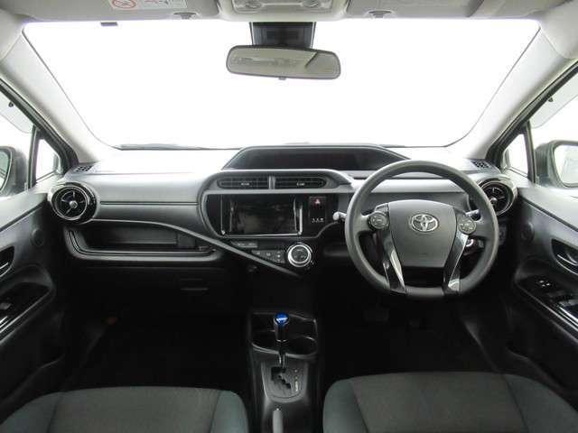 Used Toyota Aqua 2016 model White Pearl color photo: interior view