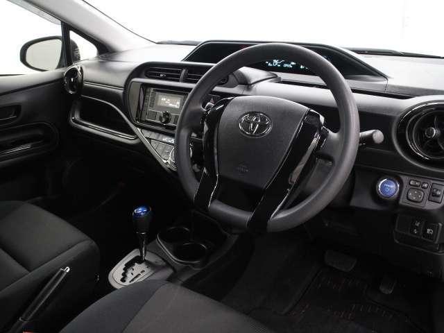 Used Toyota Aqua 2016 model Silver color photo: interior view