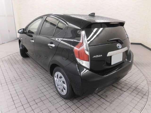 Used Toyota Aqua 2017 model Black color photo: Back view