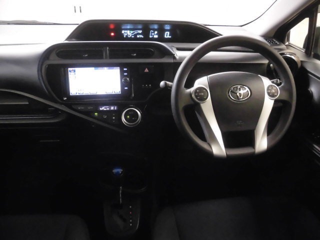 Used Toyota Aqua 2017 model Blue color photo: interior view