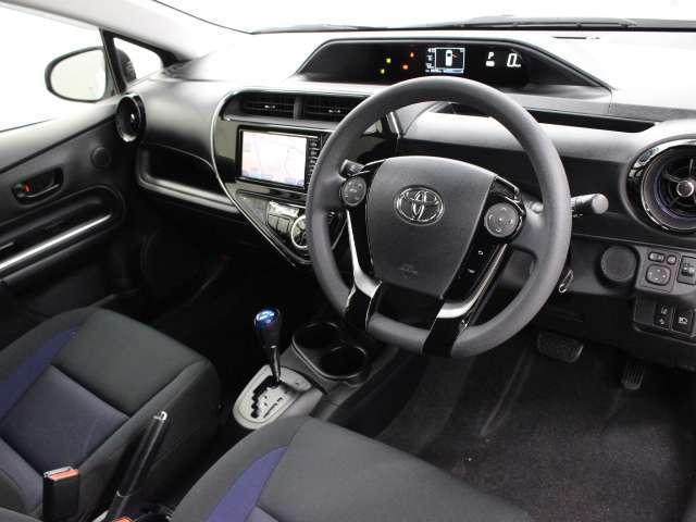 Used Toyota Aqua 2017 model White Pearl color photo: interior view