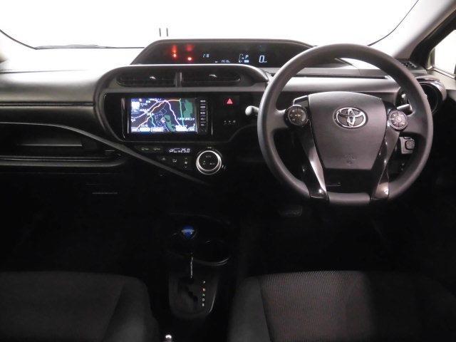 Used Toyota Aqua 2017 model Silver color photo: interior view