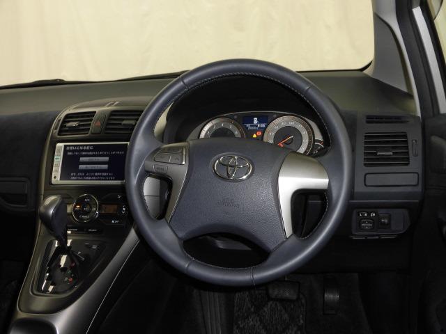 Used Toyota Blade Silver body color 2009 model photo: Interior view
